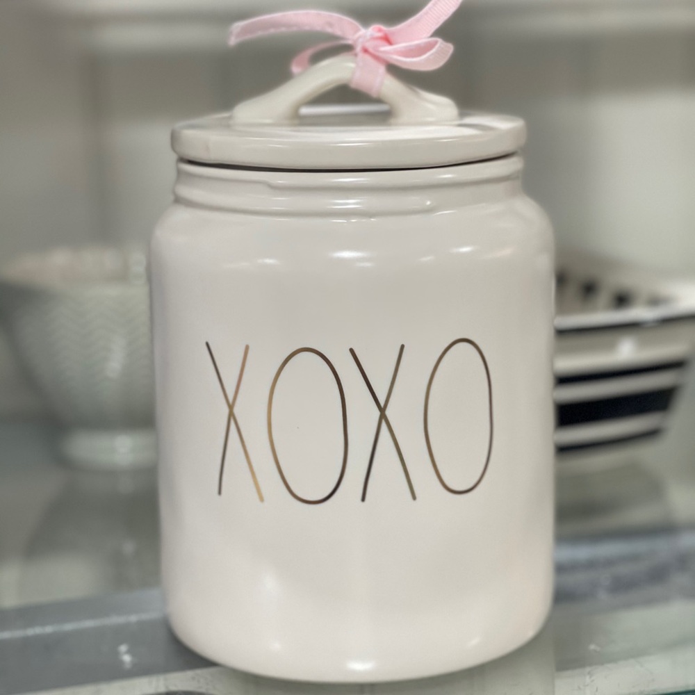 Rae Dunn XOXO canister